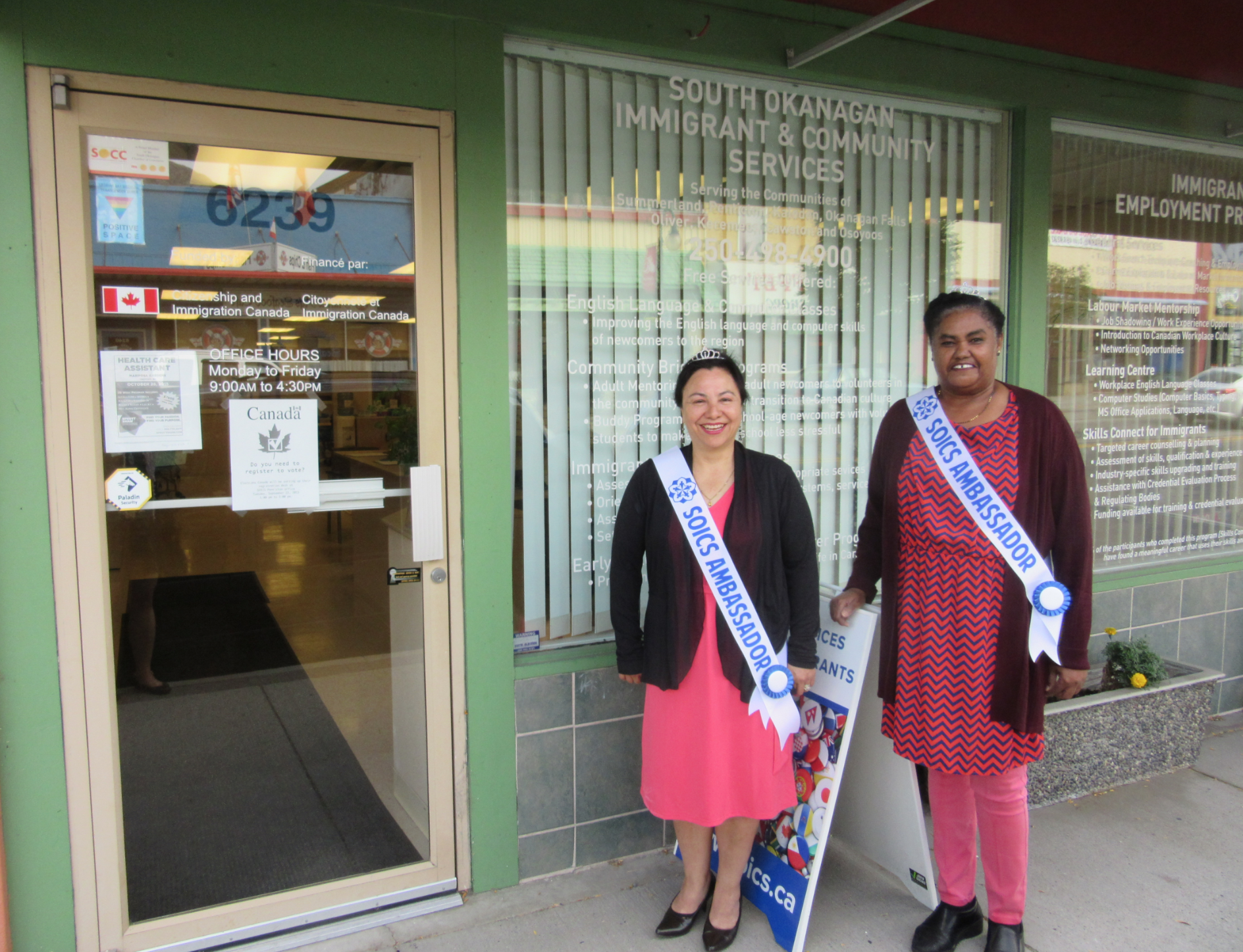The SOICS Ambassador Program welcomes Doris and Shehnaz! This year we crowned the first SOICS ambassadors, two women who have been clients in the Oliver office for several years and have been LINC students.